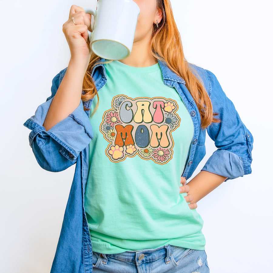 Retro Cat Mom Unisex T-shirt